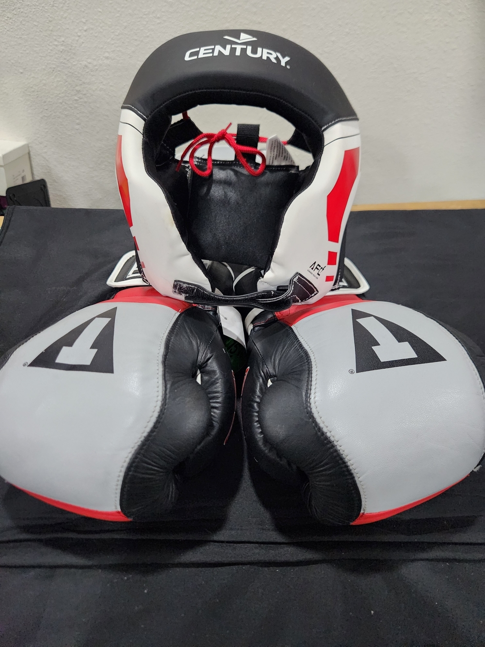 Title Boxing (Gel) W/ Century Headgear